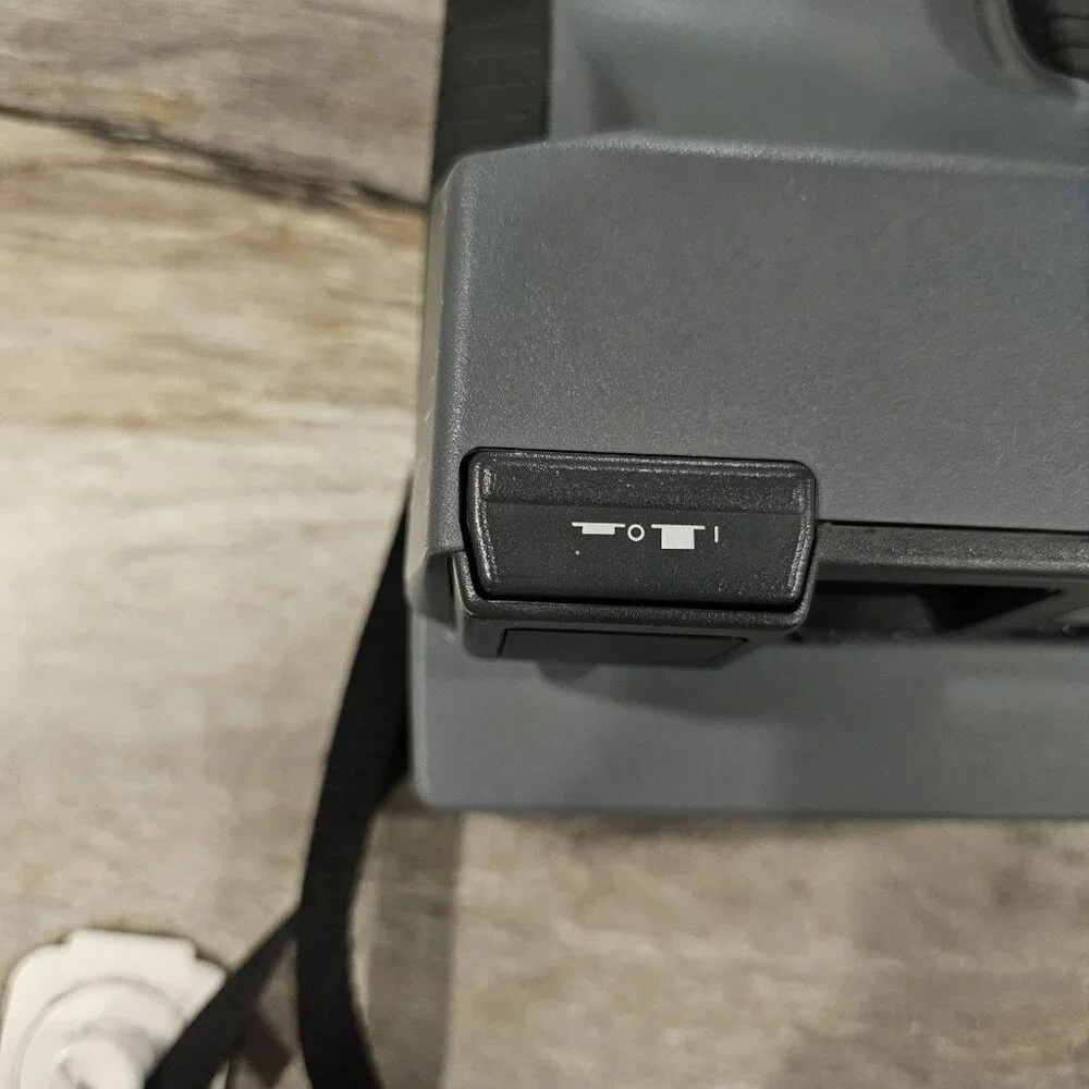 VTG Polaroid Camera 600 Impulse Instant Untested W Film Dead Battery‎ Retro